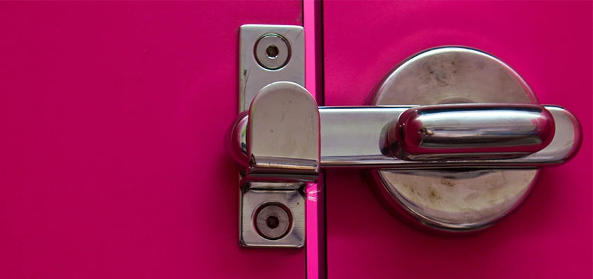 Childproof Gate Lock in Country Club, California