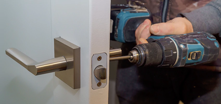 Broken Door Handle Lock Repair in Country Club, California