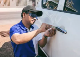 Car Locksmith in Country Club, CA